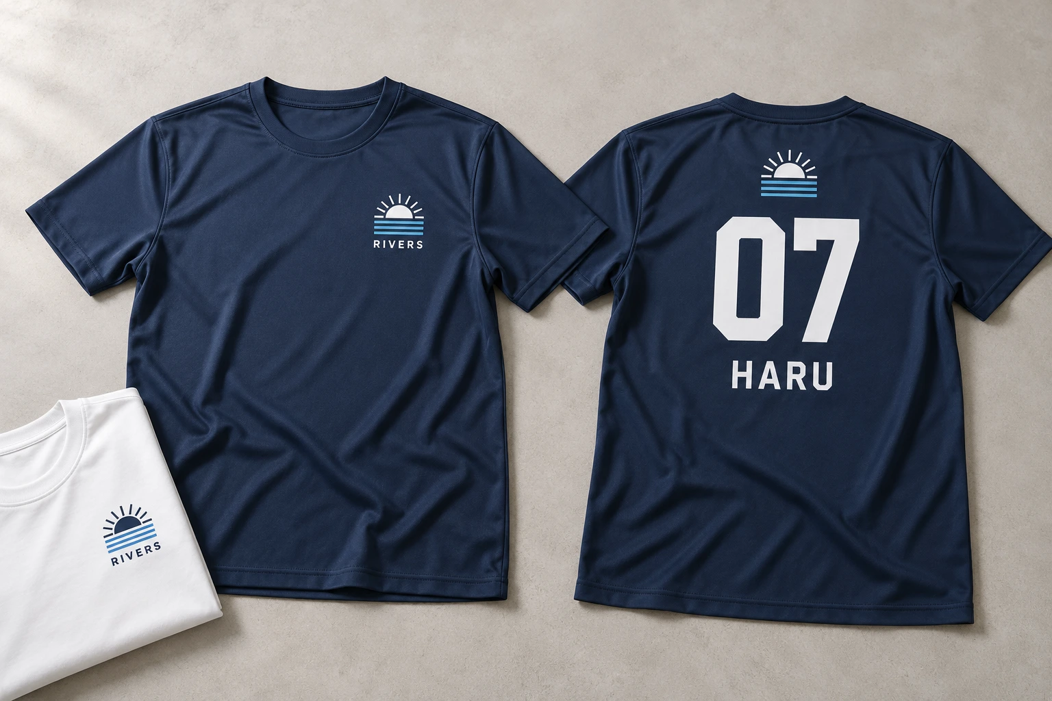 ネイビーのドライTシャツの前後。胸ロゴと背中の07・HARUを配したデザイン提案
